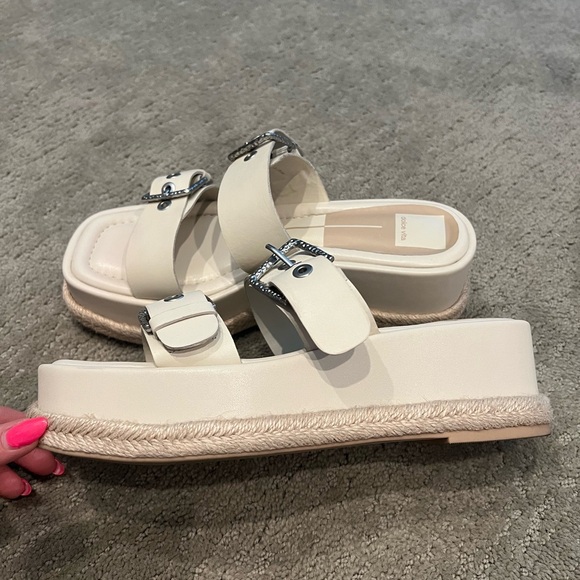Dolce Vita Cream Platform Sandal - Picture 3 of 5